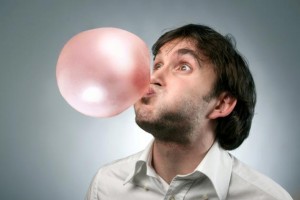 guy_chewing_gum_article