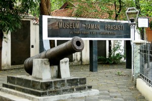 museum-taman-prasasti